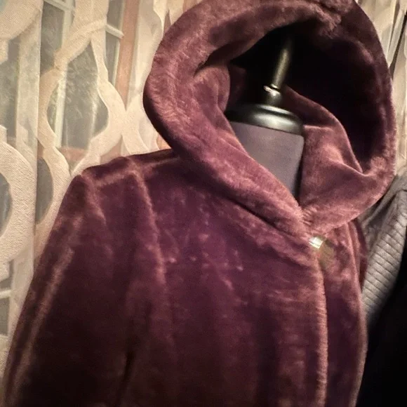 Dennis Basso faux fur coat - Picture 7 of 16